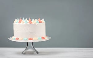 Présentoir à gâteaux : dresser un buffet de desserts